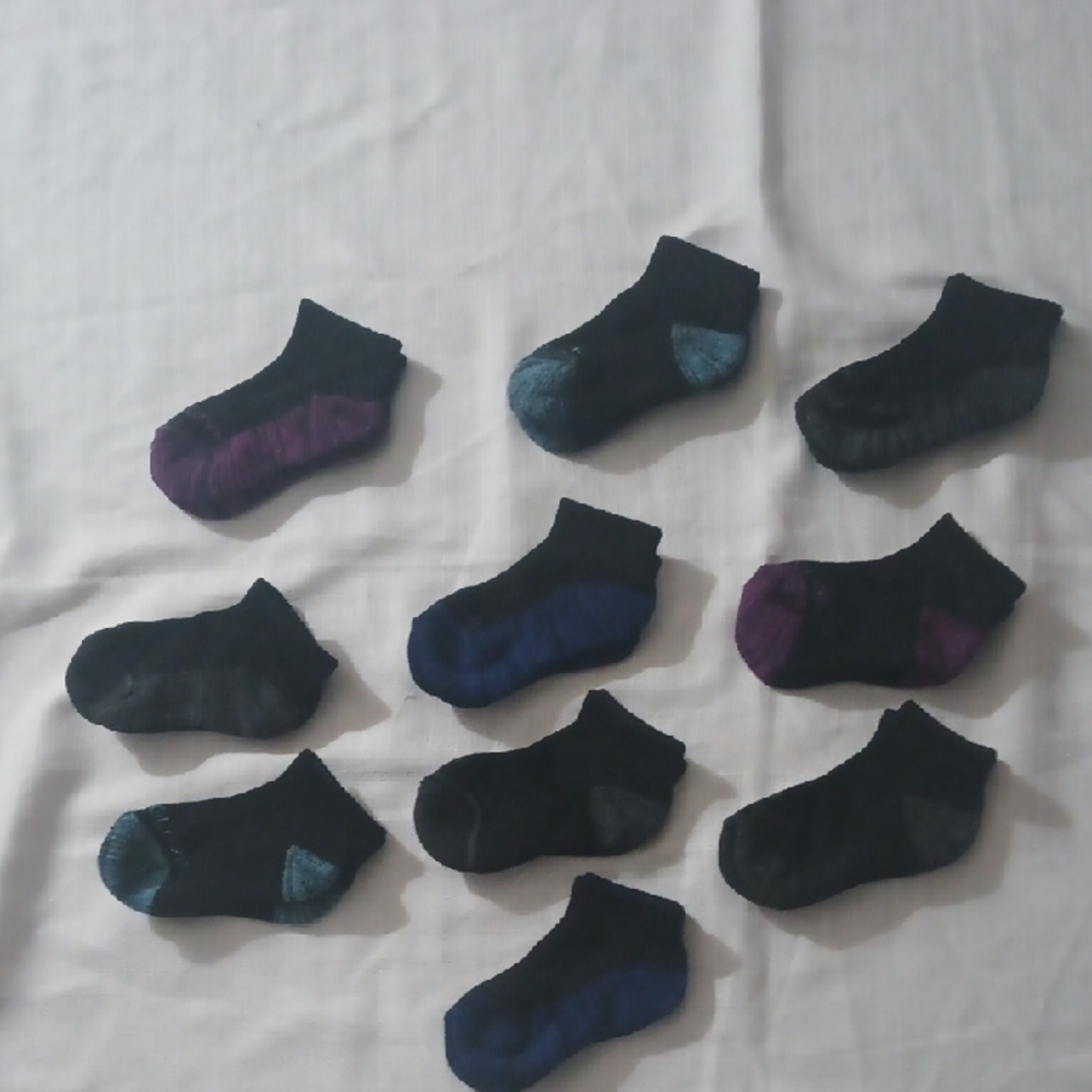 Body Glove Kids Ankle Socks in Black and Purple